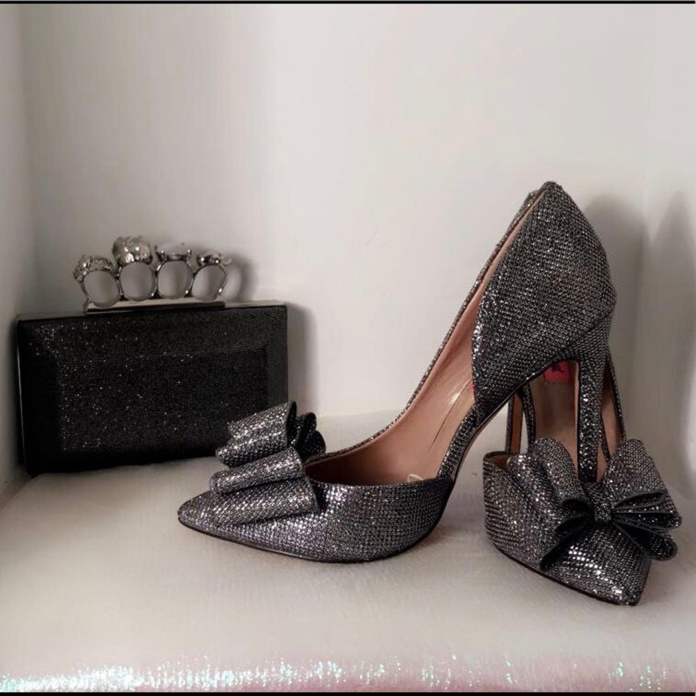 Betsey Johnson Present Heel